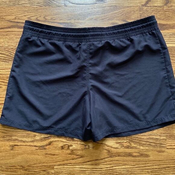 𝅺plus Size Black Shorts - Picture 3 of 6